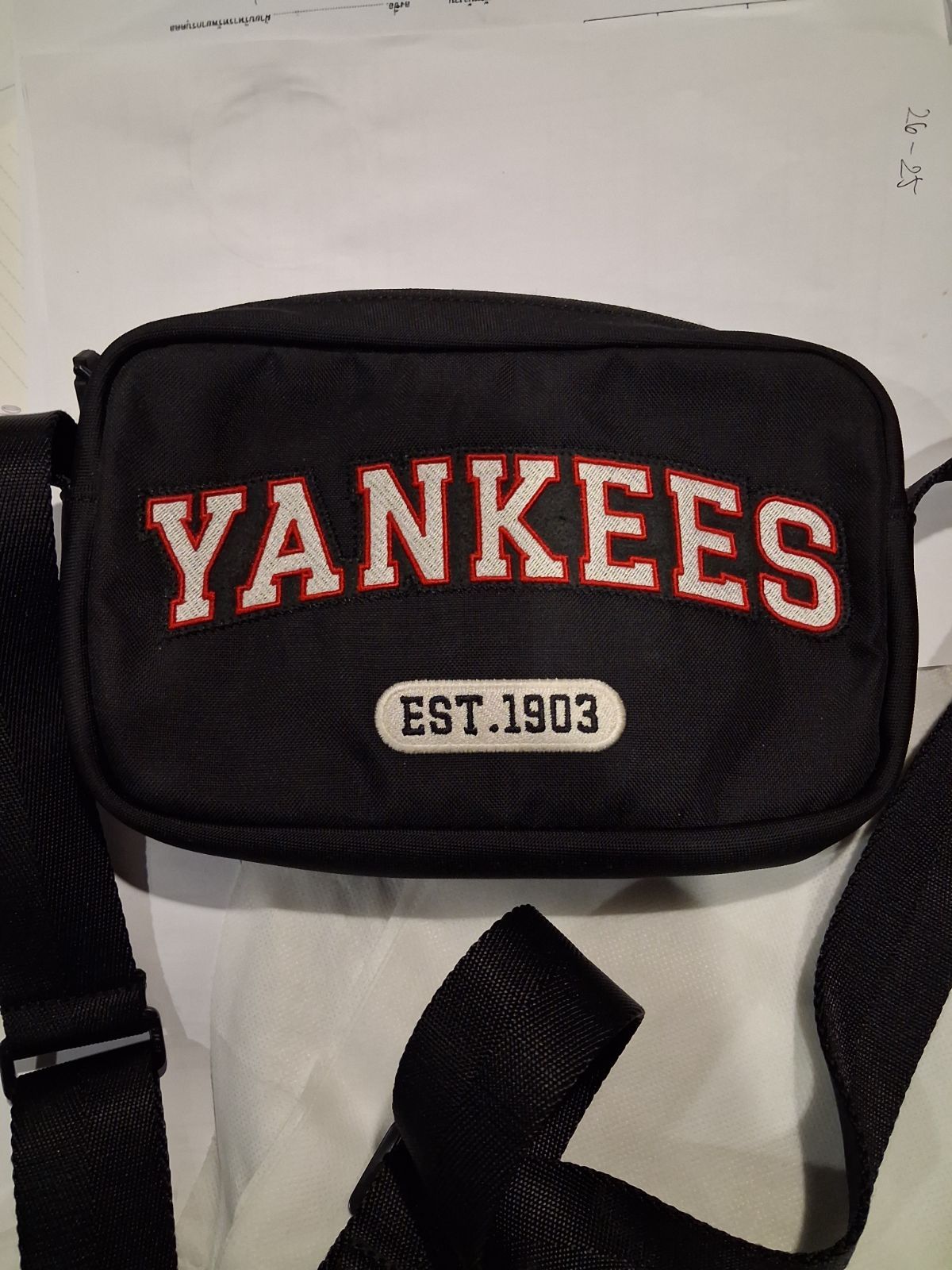 กระเป๋าสะพายข้าง (crossbody bag) ลายทีมเบสบอล New York Yankees